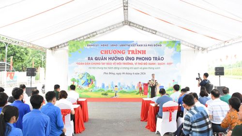 Phó Chủ tịch UBND xã Nguyễn Văn Thuyết phát biểu tại buổi lễ. Ảnh: PV