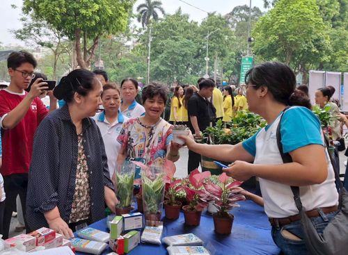 Đông đảo nhân dân hưởng ứng các hoạt động của chương trình. Ảnh: Hiền Chi