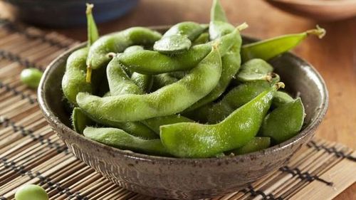 Đậu nành non chứa một lượng protein thực vật khá cao cùng với chất xơ.