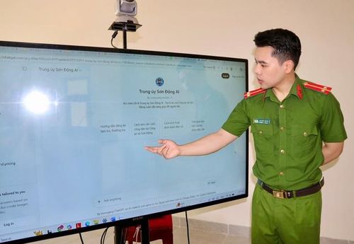Mô hình “Trung úy Sơn Động AI” là sáng kiến chuyển đổi số của Công an xã Sơn Động nhằm nâng cao chất lượng phục vụ nhân dân. Ảnh: La Mạnh.
