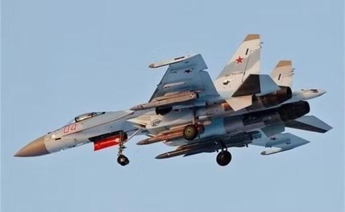 Nhưng nhờ vào một tài liệu bị rò rỉ hồi tháng 11/2025, báo chí đã rõ việc Iran mua 16 máy bay chiến đấu hoàn toàn mới từ Nga, dự kiến sẽ được giao vào khoảng năm 2027, thời điểm này gần như trùng khớp với tiến độ giao vũ khí cho các tiêm kích đã đặt hàng.