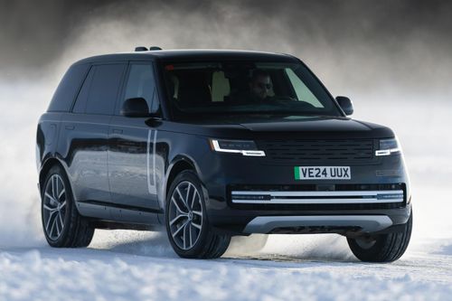 Range Rover Electric từng được lên kế hoạch ra mắt vào năm 2025. Tuy nhiên, JLR đã gặp hàng loạt sự cố khiến việc sản xuất bị ngưng trệ và đẩy thời gian ra mắt mẫu SUV thuần điện này vào năm 2026.