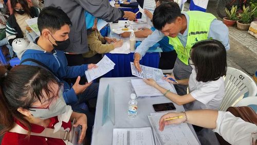 Nhiều cơ hội việc làm với thu nhập hấp dẫn chờ người lao động.