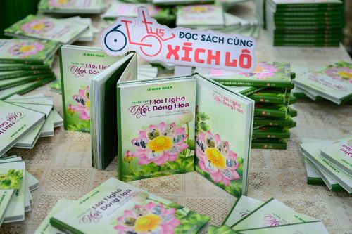 Bàn về đạo đức nghề nghiệp, ông Hoan nhấn mạnh triết lý "Kính nghề - Yêu nghiệp" như một bí quyết để đạt được sự sáng tạo bền bỉ và không bỏ cuộc . Ông mong muốn thông qua cuốn sách, mỗi người lao động sẽ tìm thấy niềm vui, lòng tự trọng và sự thấu cảm để cùng nhau tạo nên một hệ sinh thái xã hội đồng đẳng.