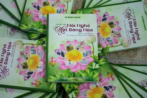 "Chỉ khi chúng ta ngồi đồng đẳng với nhau, biết tôn trọng mọi nghề nghiệp thì mới có thể cùng nhau tạo ra một cộng đồng thấu cảm, nơi mọi người nương tựa và sẻ chia để cùng đóng góp cho đất nước", ông Lê Minh Hoan nhấn mạnh.