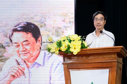Phát biểu tại sự kiện, TS Nguyễn Trung Đông, Hiệu trưởng Trường Chính sách công và Phát triển nông thôn, khẳng định giá trị của mỗi nghề nghiệp nằm ở sự tử tế và trách nhiệm mà người lao động mang lại cho cộng đồng. Ông nhấn mạnh rằng một quốc gia chỉ có thể phát triển bền vững khi bắt đầu từ việc tôn vinh những giá trị lao động bình dị nhất.