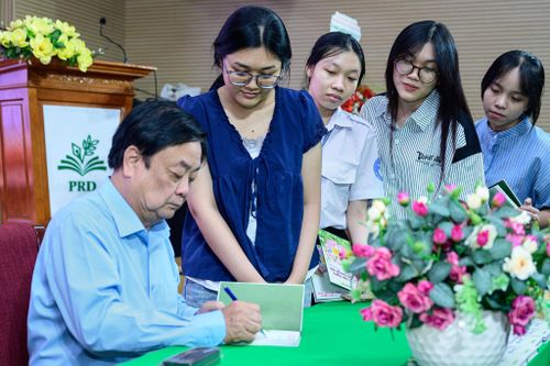 Buổi ra mắt sách thu hút đông đảo sinh viên các trường đại học Nông Lâm, Sư phạm, Khoa học Xã hội và Nhân văn, UEF... cùng các trường cao đẳng, trung cấp tại TP.HCM.