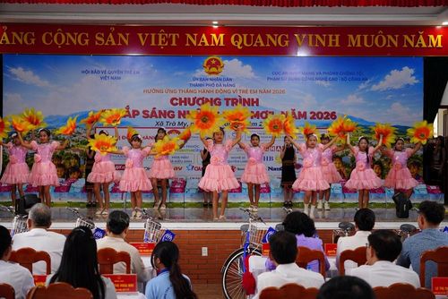 Chương trình “Thắp sáng những ước mơ” được tổ chức tại xã Trà My, thành phố Đà Nẵng