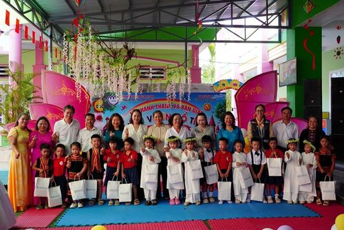 Khánh thành và bàn giao công trình Vườn cổ tích tại trường mẫu giáo Trà Mi