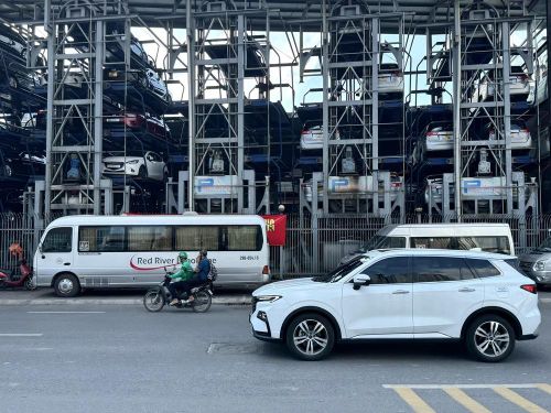 Điểm đỗ xe thông minh trên phố Lê Văn Lương (Hà Nội). Ảnh: Quốc Lũy - TTXVN