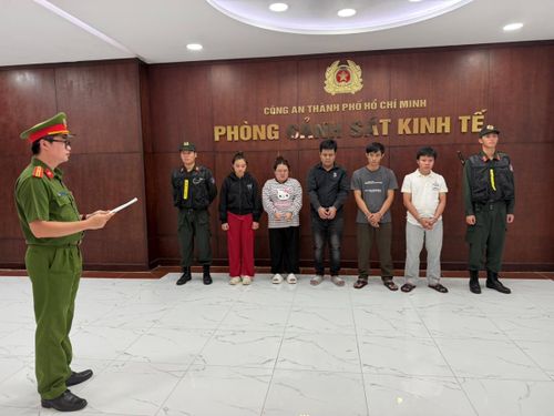Các đối tượng tại cơ quan công an. Ảnh: CACC.