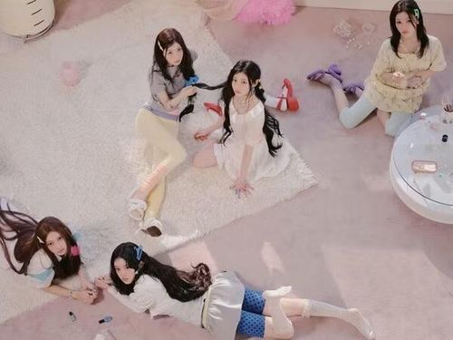 Trong chương trình 'Show! Music Core' phát sóng ngày 6/6, ILLIT đã đứng đầu bảng xếp hạng với ca khúc 'It's Me', bài hát chủ đề trong mini album thứ 4 'MAMIHLAPINATAPAI'. Ca khúc này đang cho thấy dấu hiệu của một chặng đường dài thành công khi đồng thời thống trị các vị trí đầu bảng xếp hạng hằng ngày của các nền tảng âm nhạc lớn trong nước như Genie, Melon và Bugs. Xu hướng tăng trưởng cũng tiếp tục trên thị trường toàn cầu. Trên bảng xếp hạng 'Billboard' mới nhất, ca khúc đã thành công phục hồi thứ hạng, đạt vị trí thứ 35 trên bảng xếp hạng ‘Toàn cầu (không bao gồm Mỹ)’ và vị trí thứ 78 trên bảng xếp hạng ‘Toàn cầu 200’. Phản hồi trên các nền tảng video ngắn cũng rất nhiệt tình. Sau khi lọt vào top 50 bảng xếp hạng 'Viral 50' trên TikTok, các video có bài hát này đã vượt qua 800.000 lượt xem, chứng minh sức lan tỏa mạnh mẽ của nó. Các nhà phân tích cho rằng, điều này là nhờ âm thanh mạnh mẽ và phần trình diễn dễ theo dõi, thu hút sự tham gia của người dùng toàn cầu. Tận dụng đà này, ILLIT đang mở rộng phạm vi tiếp cận người hâm mộ thông qua chuyến lưu diễn tại Nhật Bản. Chuyến lưu diễn “ILLIT LIVE ‘PRESS START︎’ in JAPAN” sẽ được tổ chức tại 5 thành phố: Aichi, Osaka, Fukuoka, Hyogo và Tokyo.