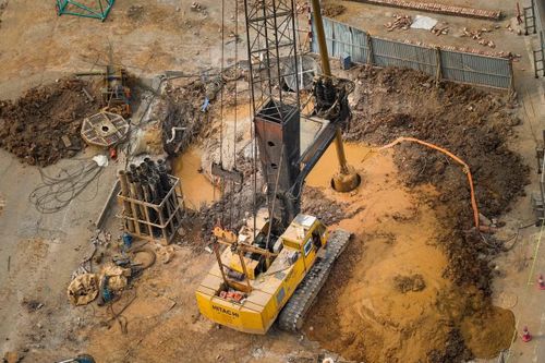 Việc huy động đồng bộ các thiết bị chuyên dụng được đánh giá là bước chuẩn bị quan trọng, tạo tiền đề để triển khai các hạng mục xây dựng theo đúng tiến độ đề ra.
