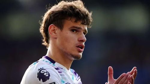 Tiền vệ Carlos Baleba là mắt xích quan trọng của Brighton nhờ khả năng đánh chặn, thu hồi bóng và chuyển trạng thái nhanh. Một trong những tài năng trẻ đáng chú ý nhất châu Phi không thể góp mặt tại Bắc Mỹ cùng Cameroon.