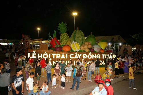 Lễ hội trái cây Đồng Tháp lần thứ I năm 2026 do UBND tỉnh Đồng Tháp tổ chức, kéo dài tới ngày 8/6, tại Quảng trường Hùng Vương (phường Đạo Thạnh), hướng đến xây dựng lễ hội trở thành sự kiện thường niên mang tầm vóc khu vực, điểm hẹn văn hóa, du lịch và thương mại của Đồng Tháp và vùng Đồng bằng sông Cửu Long.