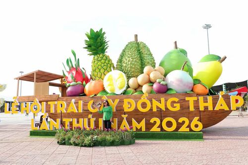 Cùng với phát triển vùng nguyên liệu đạt chuẩn, Đồng Tháp đẩy mạnh ứng dụng khoa học công nghệ, chuyển đổi số trong nông nghiệp; xây dựng cơ sở dữ liệu, số hóa quy trình quản lý, truy xuất nguồn gốc, góp phần nâng cao tính minh bạch, chất lượng và khả năng cạnh tranh của nông sản.
