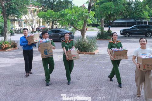 Những phần quà là nguồn động viên thiết thực, tiếp thêm nghị lực để các em vững tin bước vào Kỳ thi tốt nghiệp THPT năm 2026.