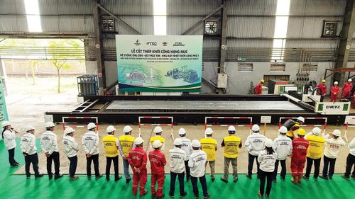 Nghi thức cắt thép khởi công hạng mục hệ thống ống dẫn thuộc gói thầu T08 của Dự án NMNĐ Long Phú 1