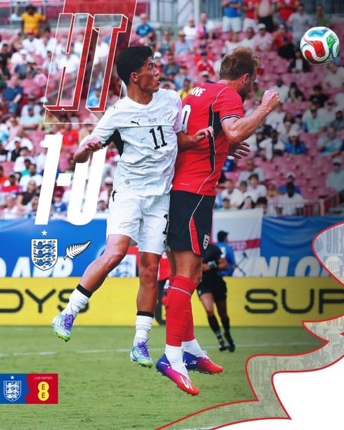 45 phút đầu khép lại với tỷ số 1-0 nghiêng về tuyển Anh