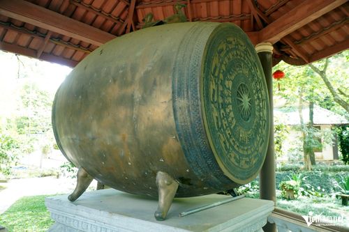 Thân trống có chiều dài 1,4m.