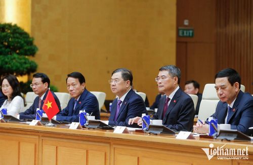 Thủ tướng Lê Minh Hưng và đoàn Việt Nam tại hội đàm