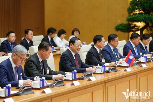Thủ tướng Lào Sonexay Siphandone và đoàn tại hội đàm