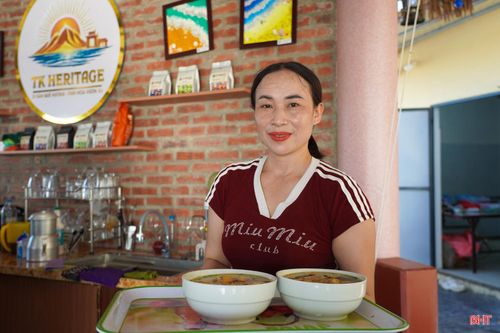 Sau khi chế biến, cúm núm trở thành nguyên liệu cho nhiều món ăn đặc sản hấp dẫn của vùng biển Hà Tĩnh. Trong đó, bún cúm núm đang được nhiều thực khách ưa chuộng nhờ hương vị đậm đà, thơm ngon đặc trưng, góp phần làm phong phú thêm ẩm thực địa phương.
