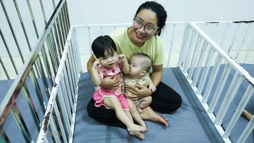 Nhiều người hỏi tôi có bao giờ hối hận khi từ bỏ những cơ hội công việc khác để ở lại làng trẻ hay không. Câu trả lời của tôi luôn là không. Tôi từng được yêu thương và chở che dưới mái nhà này nên luôn xem đây là nhà của mình.