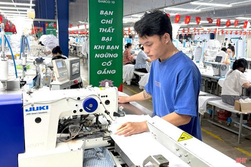 Sản xuất, kinh doanh đang vào kỳ tăng trưởng cao kéo theo nhu cầu nguồn vốn của doanh nghiệp tăng mạnh.