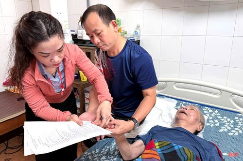 110 người dân đã được hỗ trợ thực hiện hoàn tất thủ tục ủy quyền nhận lương hưu, trợ cấp BHXH, bảo đảm việc thụ hưởng các chế độ được thực hiện kịp thời, thuận lợi.