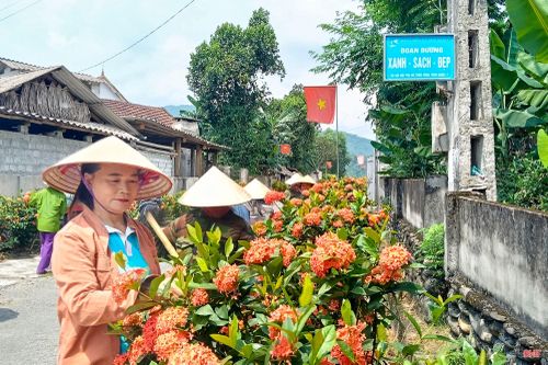 Phong trào "Gia đình 3 sạch" gồm sạch nhà - sạch bếp - sạch ngõ đã góp phần bảo vệ môi trường.