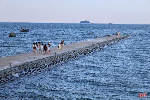 Tại thôn Hải Nam, xã Thiên Cầm, mô hình làng chài gắn với du lịch cộng đồng đang được xây dựng như một hướng đi mới.