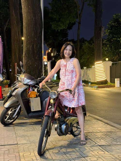 Cuộc sống bình yên, tích cực của Hồng Đào được nhiều khán giả yêu thích.