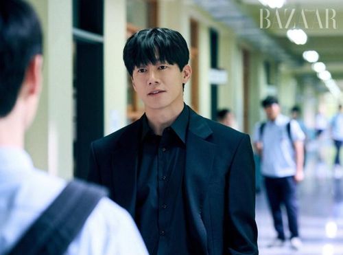 Teach You A Lesson nhanh chóng gây sốt toàn cầu khi lọt Top 5 Netflix thế giới và xuất hiện trong Top 5 tại 32 quốc gia.