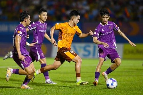 Becamex TP.HCM đã chính thức nói lời chia tay V.League sau 22 năm bằng thông điệp gửi đến người hâm mộ ngay sau vòng đấu cuối mùa giải. Ảnh: HAGL FC