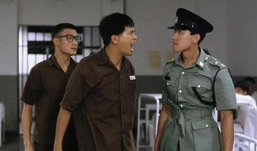 Châu Nhuận Phát ghi dấu ấn mạnh mẽ với vai diễn kinh điển trong Ngục Tù Phong Vân, bộ phim mở đường cho dòng phim nhà tù Hong Kong. Ảnh: Sohu