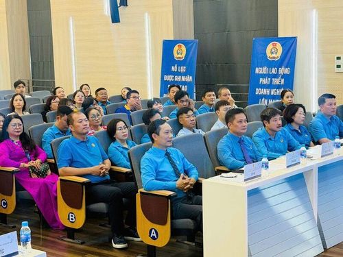 Tại điểm cầu Trường Đại học Công nghiệp Thành phố Hồ Chí Minh, Công đoàn Công Thương Việt Nam hưởng ứng Lễ phát động phong trào thi đua “Lao động giỏi, năng suất cao, thu nhập tốt” giai đoạn 2026-2031. Ảnh: Thùy Linh