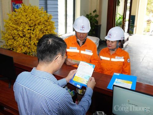 Tiết kiệm điện cần là việc làm thường xuyên, liên tục. Ảnh: Hùng Mạnh