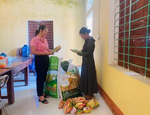 HTX dịch vụ nông nghiệp Thiệu Phúc, xã Thiệu Hóa hướng dẫn người dân lựa chọn giống phù hợp sản xuất vụ mùa 2026.