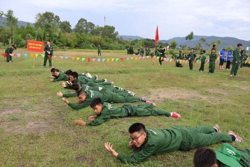 Các em học sinh Thanh Hóa tham gia chương trình “Học kỳ trong Quân đội”