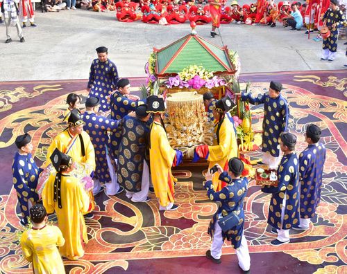 Thỉnh Thánh Mẫu hạ sơn.