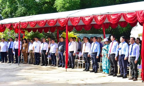 Các đại biểu tham dự Lễ Phục hiện rước tượng Bà Chúa Xứ núi Sam.