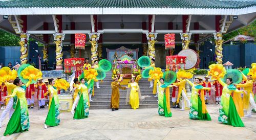 Chương trình văn nghệ phục vụ Lễ Phục hiện rước tượng Bà Chúa Xứ núi Sam.