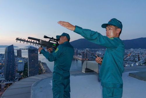 Các lực lượng quân sự đảm bảo an toàn cho đêm thứ 2 Lễ hội pháo hoa Quốc tế Đà Nẵng. Ảnh: Q.Đ