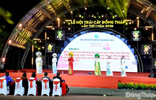 6 thí sinh có số điểm cao nhất bước vào phần thi ứng xử.