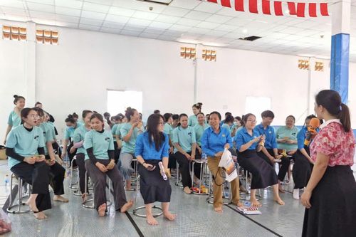 Hội Liên hiệp Phụ nữ phường Mũi Né phối hợp với Trạm Y tế phường tổ chức tuyên truyền, tư vấn sức khỏe sinh sản và sàng lọc ung thư cổ tử cung cho hội viên, phụ nữ