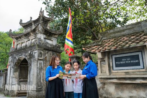 Giáo dục truyền thống cho thế hệ trẻ là cách để giữ vững trận địa tư tưởng trong tình hình mới.
