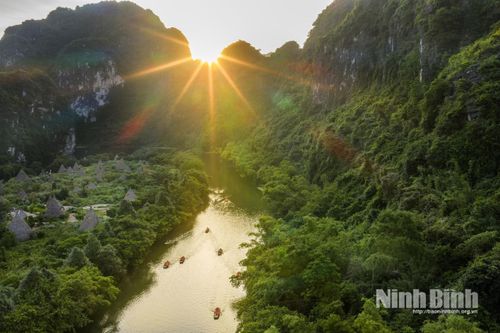 Kiên định nền tảng tư tưởng của Đảng là "bức tường kiên cố" để Ninh Bình vững bước hướng tới mục tiêu trở thành Đô thị di sản trong tương lai.