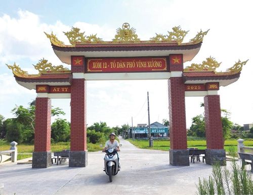 Cổng chào xóm 12 tổ dân phố Vĩnh Xương, phường Phong Phú, thành phố Huế. Ảnh: Như Ngọc