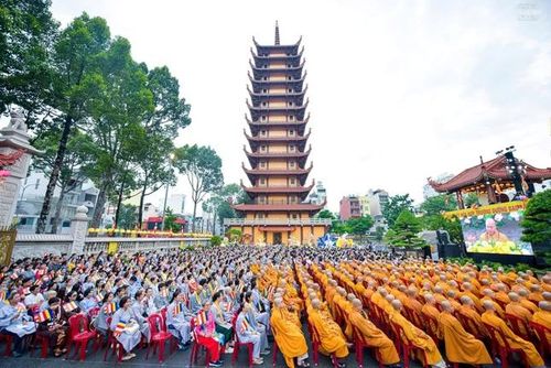 Việt Nam Quốc Tự với tháp Đa Bảo - nơi tôn thờ xá-lợi Trái tim Bồ-tát Thích Quảng Đức - Ảnh: Quảng Đạo/BGN